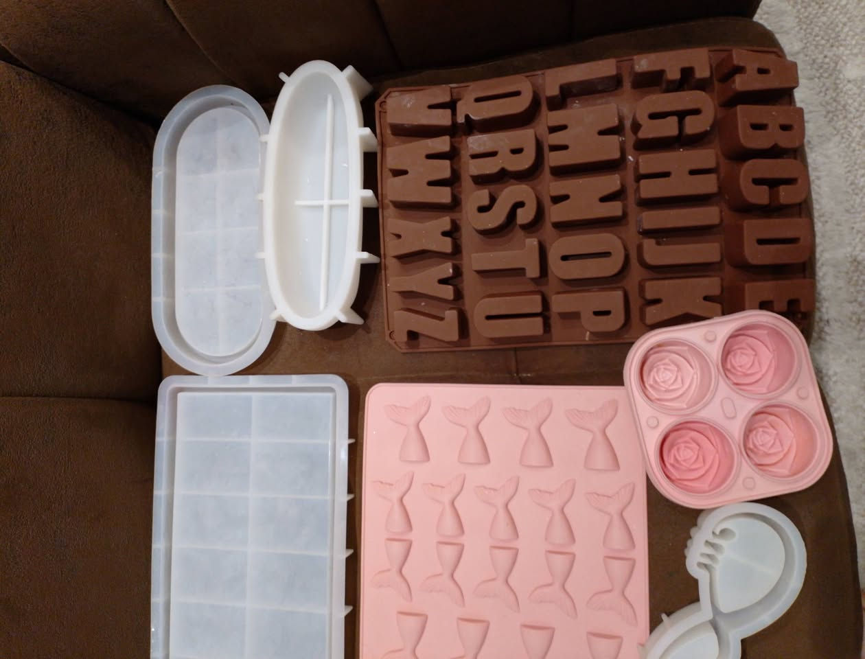 للبيع قوالب حجر وشمع جديد .. ومستخدم 
عندي توصيل


**إذا كنت صاحب هذا الإعلان وتريد حذفه لأي سبب، رجاءا أرسل رسالة إلى الدعم الفني**