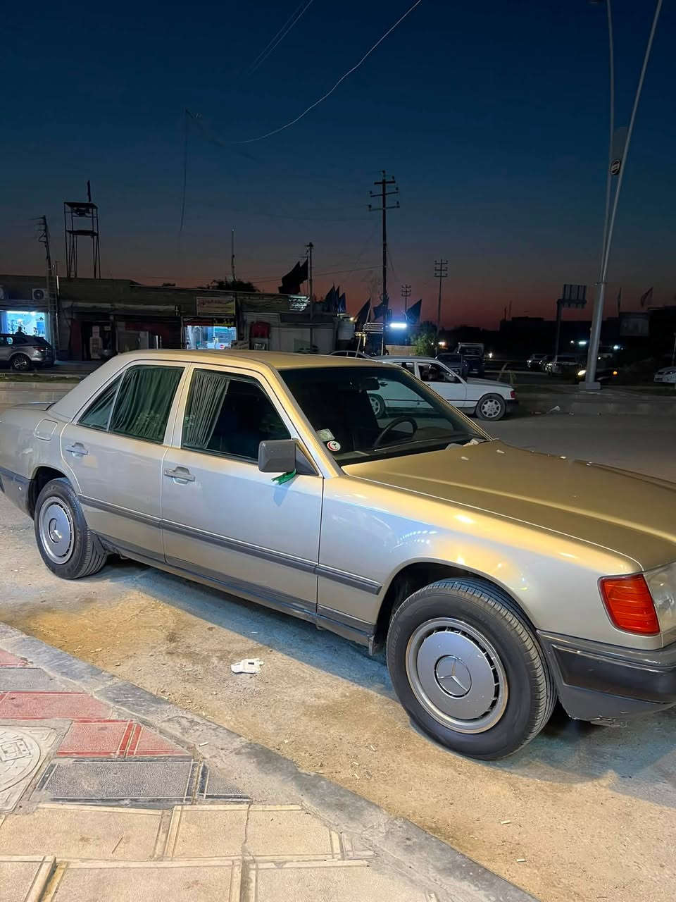 سلام عليكم للبيع أو مراوس بي ام أو مارسدس رئاسي 
مارسدس مديل 86 رقم بغداد سنويه ل28 محرك بلاد عنكبوت 🕷️ 300 شواصي قواعد كفاله شرط زلغ مابيهن دواخل جديده سياره ع بلاد كله جاهزه محرك وكير وحداده وتبريد وكهربائيات سعر 65 وبيه مجال مكاني ناصريه مركز ***********
