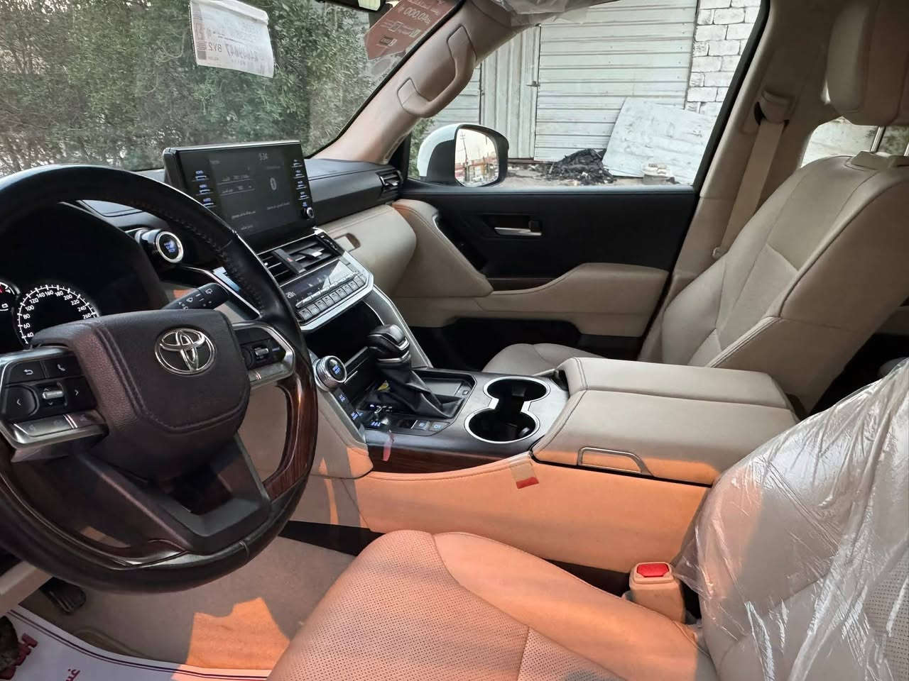 السلام عليكم
((للبيع  ))
* لاندكروزر 2024 (ساز ليمتد ) ضمان
* رقم بغداد دولي بسمي           
* ⁠الفئة: LIMTEd / GXR
* اللون : ابيض                 
* محرك 6 سلندر (4000)
* ⁠دعاميات كت (لحاية بلاديه )
* بصمة تشغيل
* بصمات ابواب 
* ⁠شاشة دجتل 
* ⁠شاشة كبيرة (نفكيتر)
* ⁠شاشات خلفية 
* ⁠4 كامرات (360 درجة)
* فتحة سقف (سلايت)
* كراسي كهرباء اصلي
* ⁠تفلوك (سبورت)
* ⁠مقاعد (7) راكب 
* دفع رباعي (4 * 4)
* ثلاجة وسطية
* جنطة كهرباء 
* ⁠تبريد شاشة
* ⁠تحكم ستيرن 
* ⁠داخل صاج
* تشغيل عن بعد
* ⁠شاحن واير ليس
* داخل جلد بيجي 
* ⁠حساس امامي خلفي 
* ⁠مري طي كهرباء 
* ⁠ترايش ابواب نيكل 
* وباقي مواصفات (GXR) المتد المعروفة 

مكفوله كفالة عامة ماعدا بارد جنطه
مكان السياره بغداد
للاستفسار أكثر ***********
