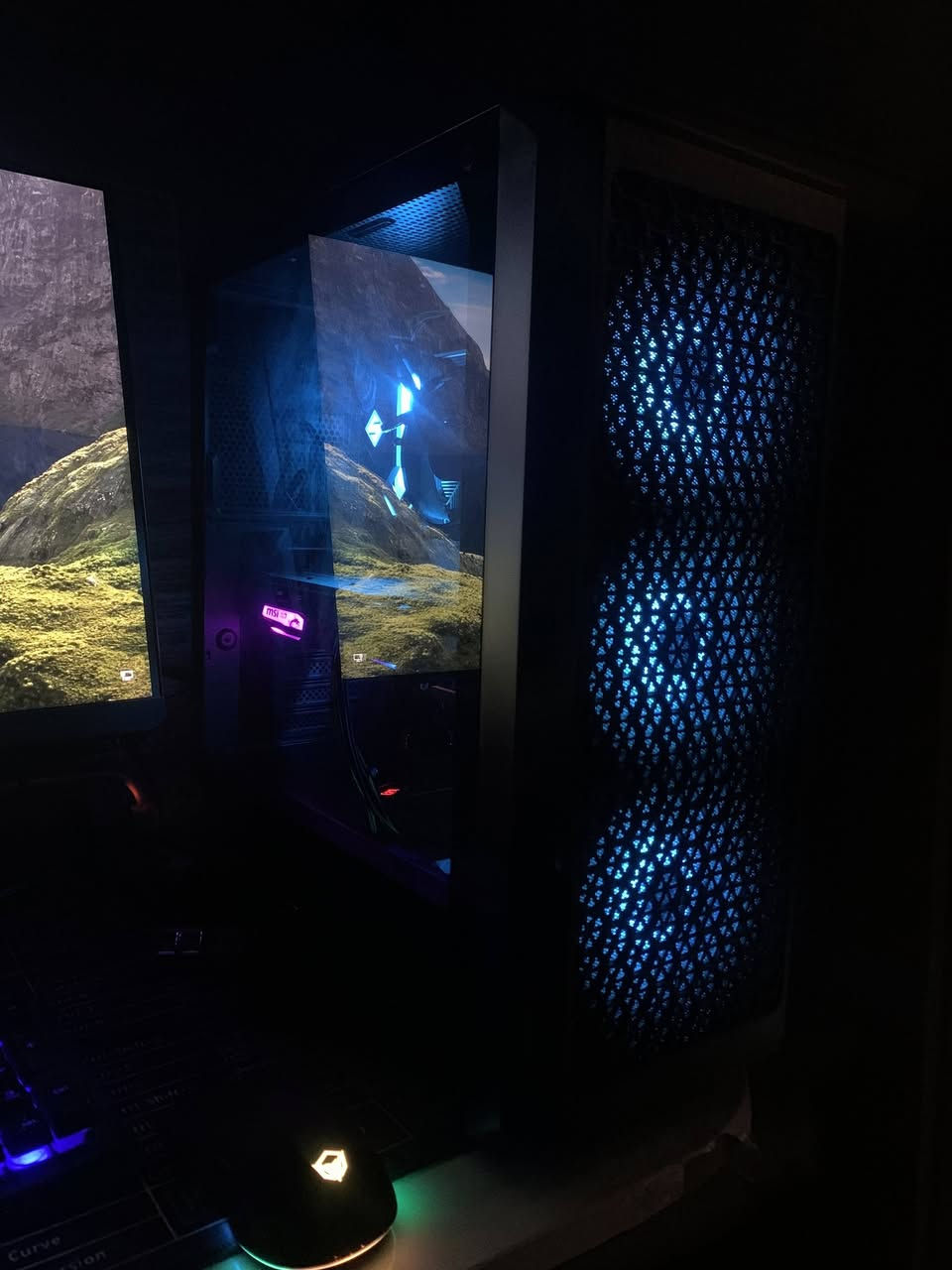 السلام عليكم بيسي للبيع مستعمل نظيف وقطع جديده اني مركبة بنفسي الموصفات ​المعالج (CPU): AMD Ryzen 5 5600
سلام عليكم بيسي للبيع مستعمل نضيف قطع جديده اني مركبه بنفسي مواصفات الجهاز  
المعالج AMD R5 5600 
كارت شاشة MSI GTX 1660 
لوحة الأم B550 STEEL LEGEND قابلة لتطوير وهاي البورد قويه كلش مواصفات عسكريه بيها تنظيم كهرباء منتظم يعني من تطفى الكهرباء عندك ما تضرب سلوتات 
الرام RAM 16 DDR4 
الهارد ssd Lexar 256gb
هارد اضافي ssd G-BONG  D1-SERIES
باور سبلاي AK WARRIOR  600W
الكيس S3-BK-ARGB 
السعر  720 الف بيه مجال بسيط  
العنوان كركوك


**إذا كنت صاحب هذا الإعلان وتريد حذفه لأي سبب، رجاءا أرسل رسالة إلى الدعم الفني**