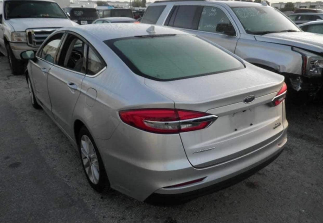 فورد فيوجن موديل 2019 ماشيه 150 الف كيلو مكاني بغداد مدينه الصدر السعر 135 صور الحادث موجوده بلصور للاتصال ***********
