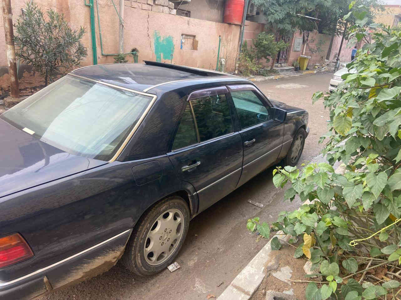 السلام عليكم
سياره مارسدس لون اسود كحلي مديل 92 سياره مكينتها خراطيم مال ام عيون دواخلهاا كلها شغاله كشنات كهربائيه
حداديه ٩٠ بميه سنويه ب29  رقم بغداد وهذن صورها اليوم صورتهن طين ومطر ع كولتهم بترابهاا هاي بطينهاا  وعلم سياره اي خياس مابيها مصبوغه جماليه وكفاله من ضربه
 ابيعلك مكفول  سعر ٧٥ وبيها مجال قليل حك جيه تبريد مايشتغل لن كمبريسر مابيها شلنه وبعناه 👀   العنوان بصره قضاء الصادق
***********
