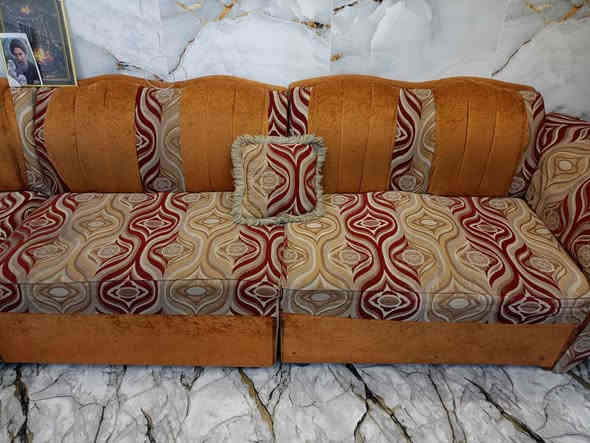 قنفات 9قطع 8قطع ام النفرين /وقطعه واحده ام النفر /للبيع السعر 200الف وبيهن مجال عنوان البصره الهارثه حي رساله رقم الهاتف *********** البصرة
