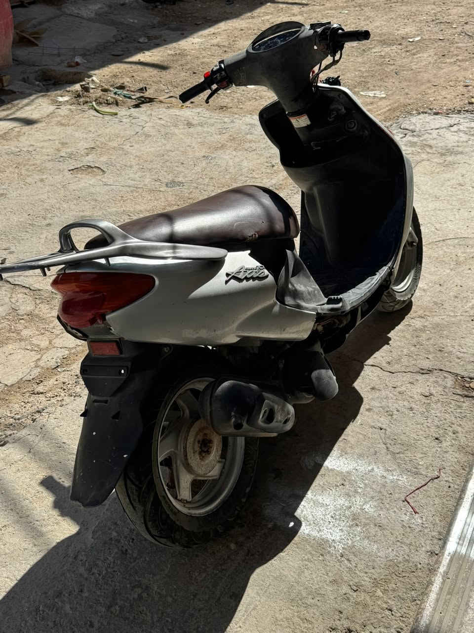‏دراجة أكزز للبيع سعر 300 وبيها مجال قليل دراجة ما مفتوحة ولا مفتوحة شرط الفحص وشغل كهربائيات كلها شغالة أبيعك على هذا وضعها العلوان الناصرية مركز حي سومر وهذا رقمي ￼
***********
