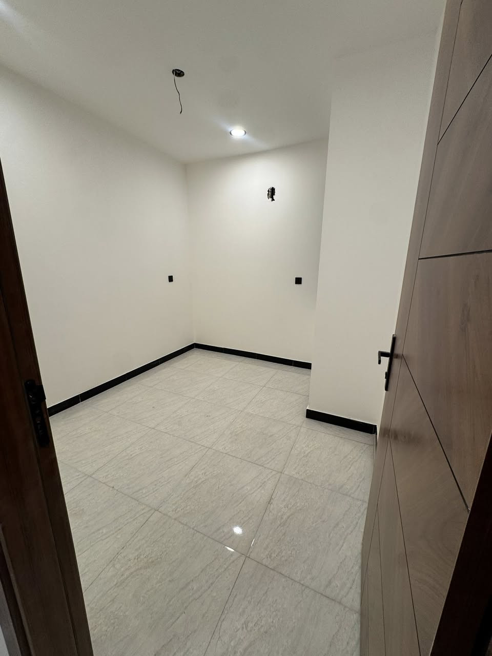 شقة للايجار 
طابق ثالث 
غرفتين وصالة وخدمات 
مصعد شغال 24 ساعة 
الاعضمية 📍
قرب قاسم ابو الكص 📍

سكن عوائل فقط 
للاستفسار

📞***********
