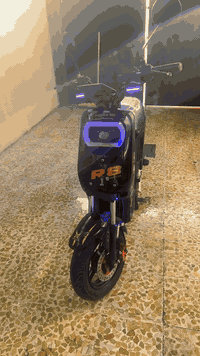 سلام عليكم دراجه شحن R8 للبيع سعر 375 قفل اشاير رباعي يمين يسار نضام P وبي نضام R حساسات بريك لايت زينون رماش عالي ناصي واتساب *********** الرزق على الله
