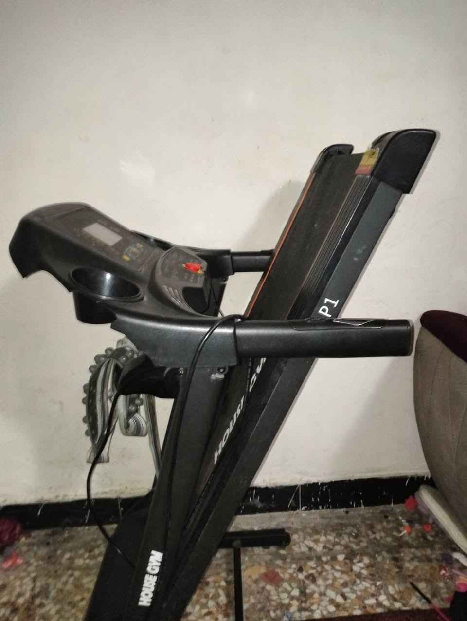جهاز رياضه للبيع ماركه House Gym اصدار40AAP1 مستعمل جهازين في جهاز واحد جهاز مساج ضهر وجهاز ركض يصغر بابعاد 70-70 وارتفاع120 ويفتح بحجم عرض70وطول140 وارتفاع110 ويتحمل150كيلو واالاضرار كسر من الجانب الايسر فقط وبسعر270الف دينار عراقي للتواصل واتساب ***********
