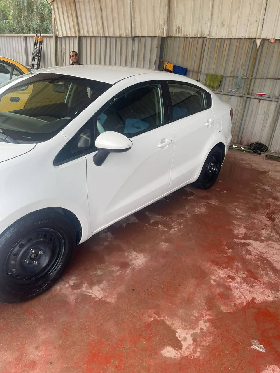 السلام عليكم كيا ريو ٢٠١٦ حادثها بس دعاميه وبيها تكحيلات بسيطه مكينه ١٦٠٠ مواصفات نص فول السياره جاهزه وحلوه مكاني بغداد زعفرانيه 
السعر ٩٣ ماشيه ٨٦ ميل تدفئه تبريد شغال ماناقصها شي جاهزه وحلوه 

***********
