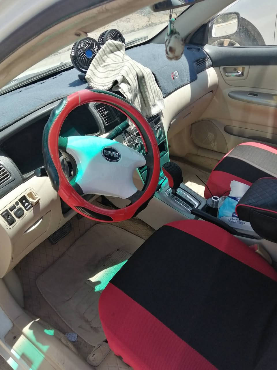 بي واي دي ١٤ رقم مثنى مشروع وطني بأسمي محرك كير اوتوماتيك شرط شاشة كامرة وبيه صبغ مال تلكيط خياس يعني كشر بيه صبغ بدون دواخل مكان ديوانية السعر ٤٥ وبيه مجال ***********

