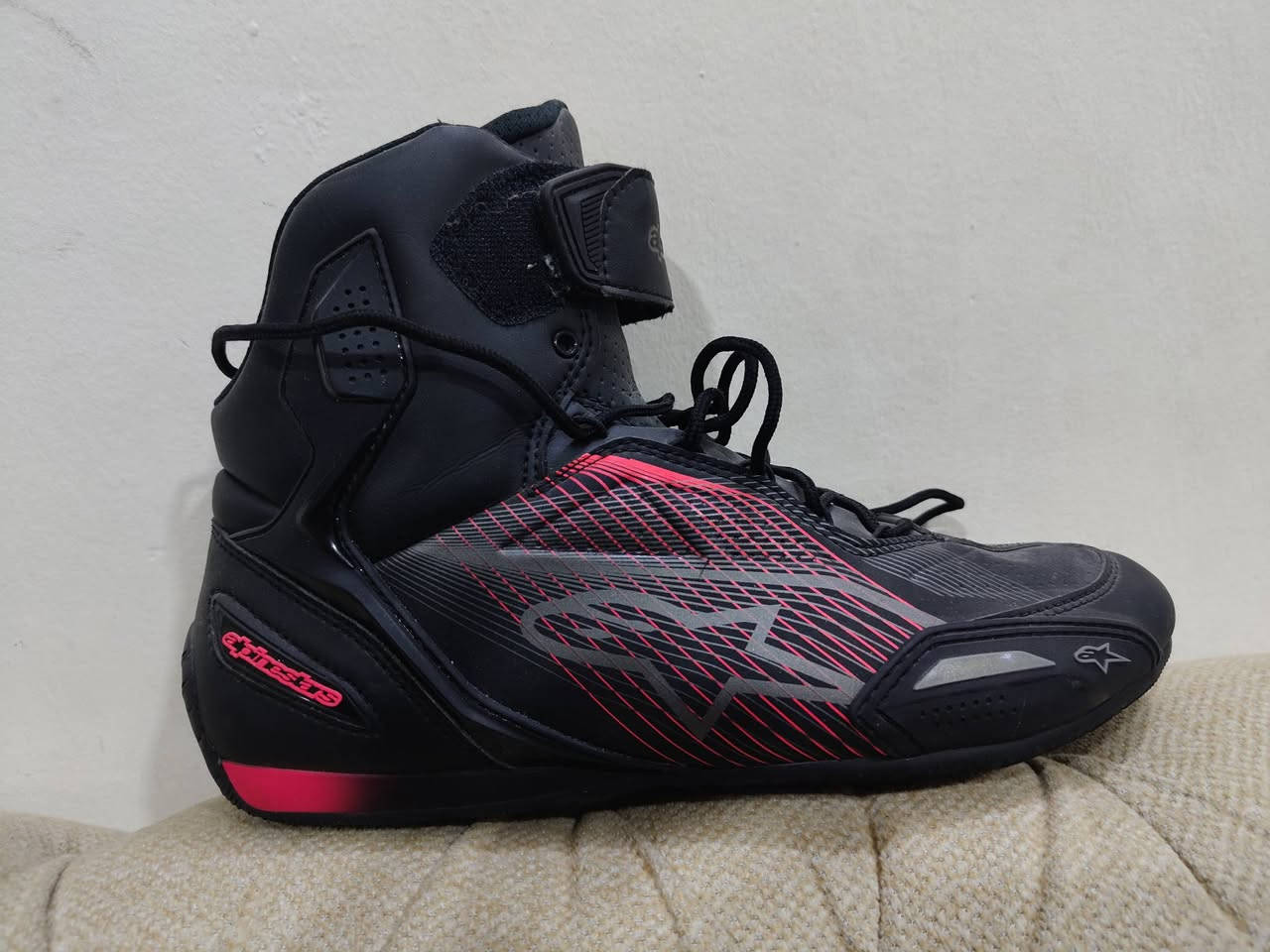 للبيع درع كامل جديد مع الحذاء 42
***********
