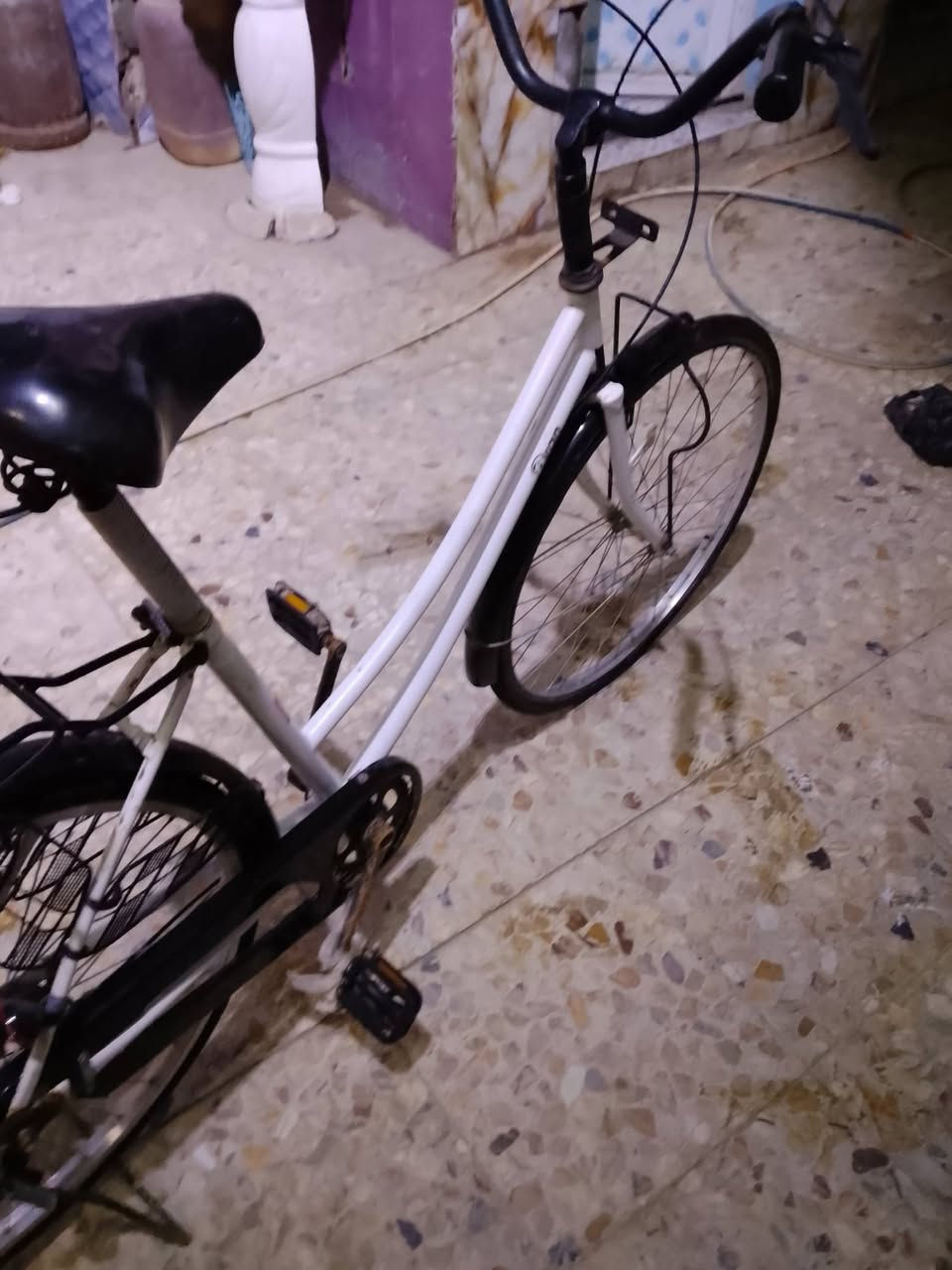 بايسكل البيع موديل١٨ البسكل نضيف المكان حله السعر ١٠٠او بي مجال الرقم ***********
