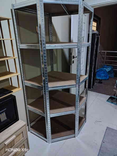 السلام عليكم.. رفوف الهيكل حديد والرف خشب الطول 170 سم والعرض 70 سم..  ب 60.000.. كربلاء مجمع الغدير السكني.. ب***********.. لا يوجد توصيل
