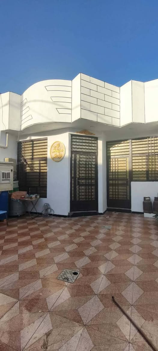🏡 مشتمل للبيع 📍 الموقع: حي ذويب الأولى– خلف قاعة لافندر
▪️ المساحة: 120 م 
▪️ نوع العقار : سند 25 زراعي
▪️ متوفر جميع الخدمات (ماء – كهرباء – تبليط – مولد)
▪️ موقع مميز وسهل الوصول 
▪️ السعر 46 🔒
📞 للاستفسار اكثر : ‏‪***********
