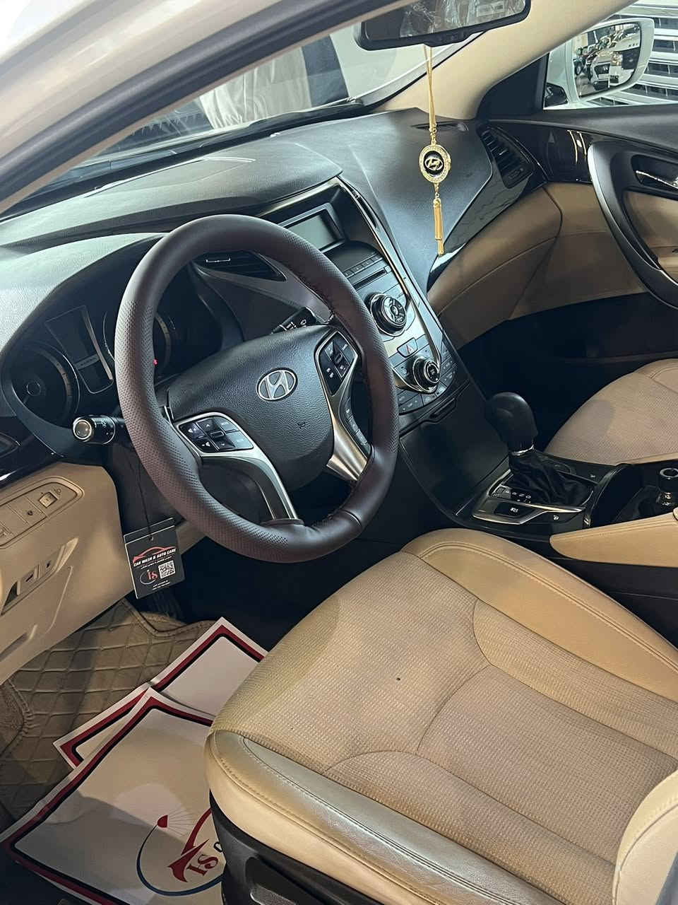 ازيرا ٢٠١٥
٦ سلندر
فول مواصفات

ماشية ٦٦ الف كيلومتر حقيقي

بانوراما
بةصمة
كشن جلد
تبريد مركزي
بردات
دعامي لدعامي بشرط كفالة عامة
بدون صبوغ بدون تعديل بدون رصعة

ما بيها شغط
كير محرك بشرط ما مفتوح 

مكان اربيل
سعر ١٦٨ و مجال

***********
