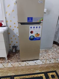 ثلاجه 10قدم للبيع ستعمال يوم واحد ومامشغلها اصليه سعر 220الف الرقم0770...