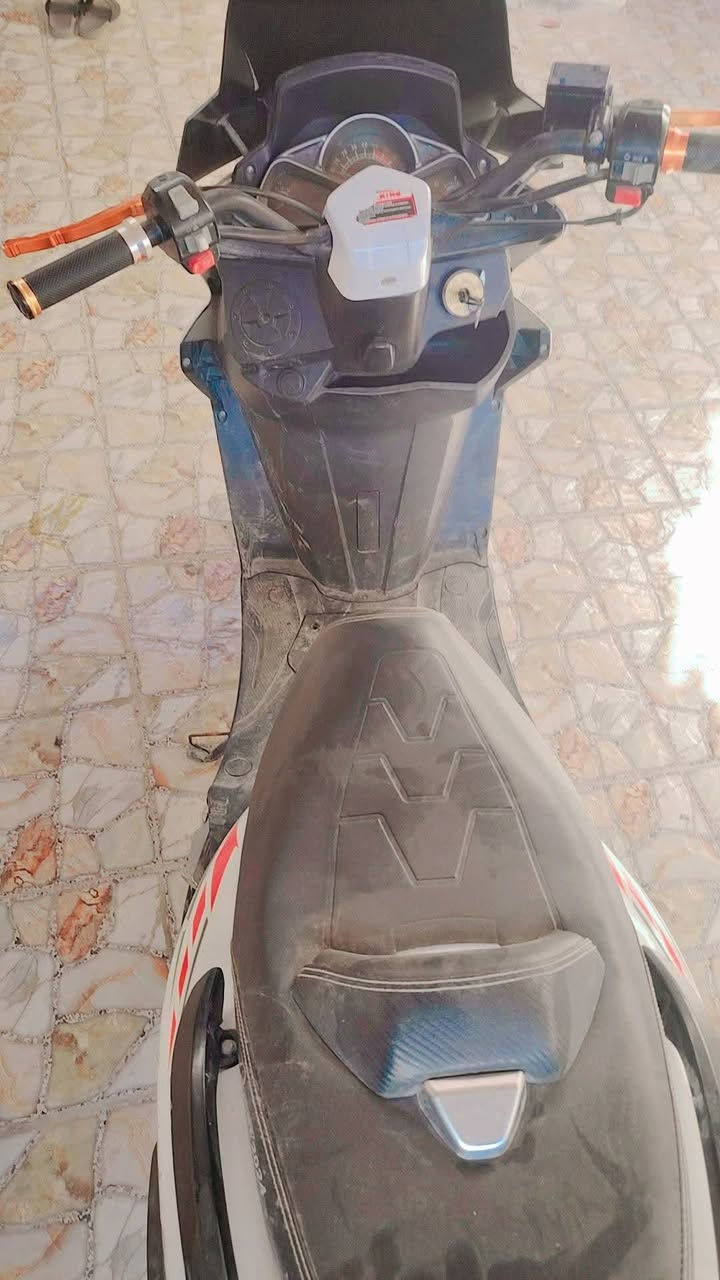 لبيع دراجه سترونك ما مفتوحه شغاله بس عوزعه ترتيب سعر ٤٠٠ وبيها مجال ستفسار *********** مكان ديوانيه مركزي
