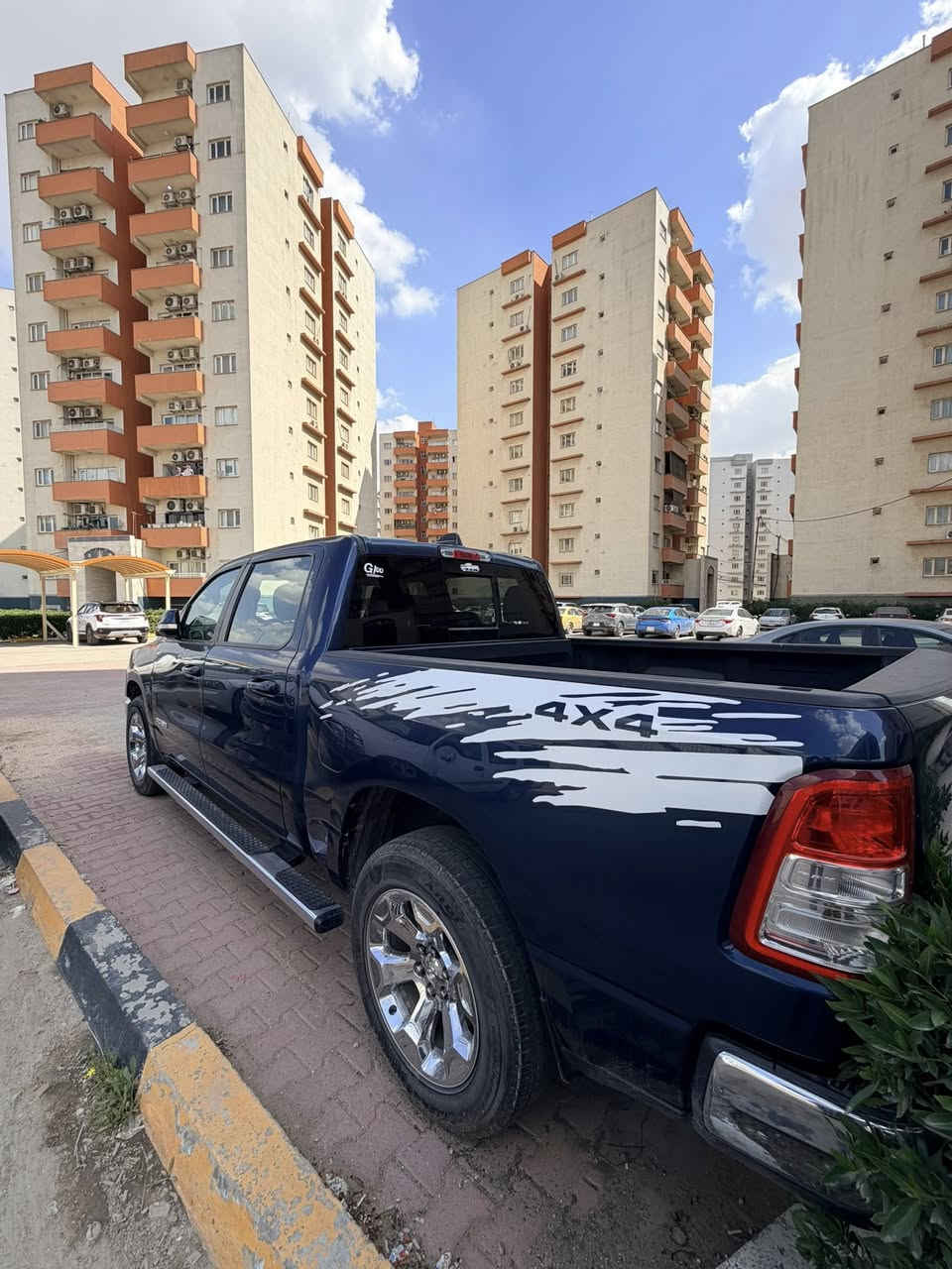 رام ٢٠٢١ بگ هورن نظام ايتورك الاقتصادي
باب طويل بدي قصير
محرك ٣٦٠٠ سته سلندر
رقم اربيل 
ايرباك سليم 
ماشيه ٦٨ الف 
السياره موجوده بغداد /مجمع الزهور/ سريع محمد القاسم
ابيع السياره عالفحص يم المندلاوي
السونار مرفق
صدر وتايرات كله جديد
واتساب ***********
السعر ٢٥٠
