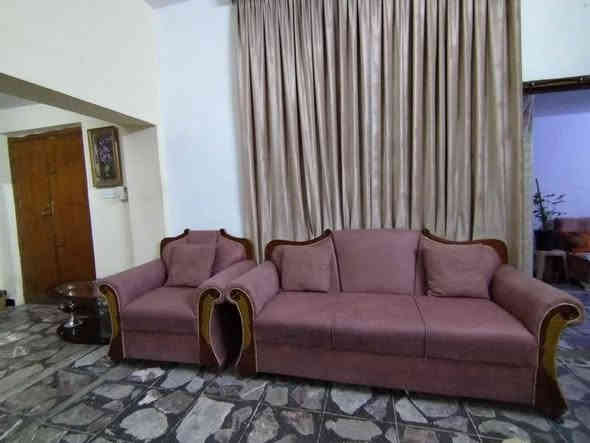 سلام عليكم حبايب تخم نظيف 10 مقاعد 
السعر 300 
المكان شعب 
***********
