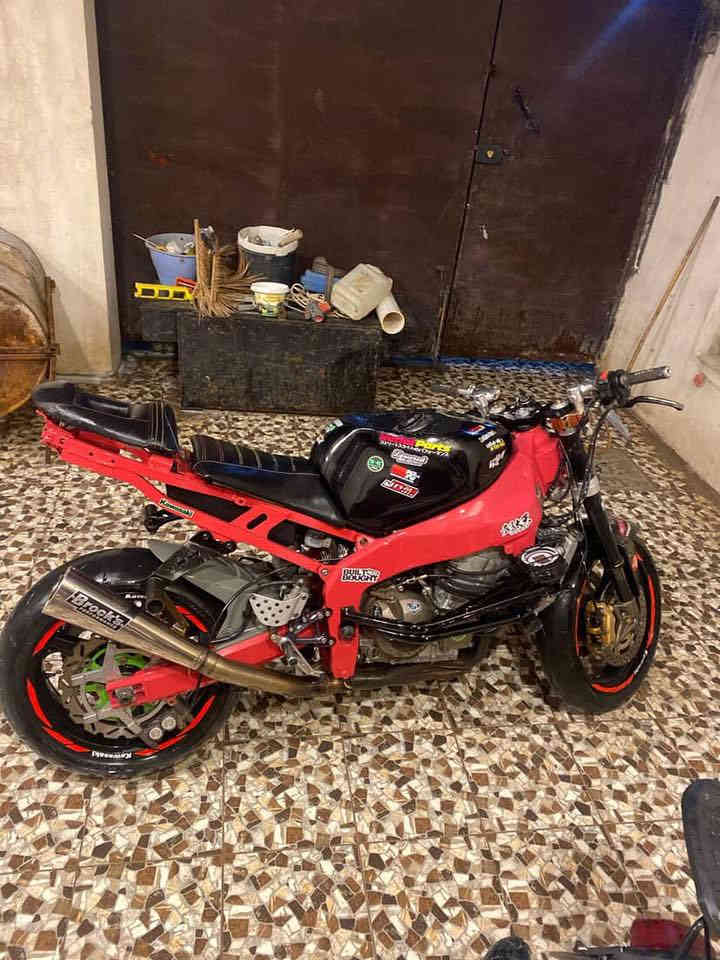 السلام عليكم 🫡 كاوسكي ٢٠٠٤ ( ٦٣٦)
للبيع مفوله تزويد يدات برمبو وفجوج توكيكو
بكره زنجيل حجم ٧٥بريك خلفي بالستيرن وبالرجل اثنينهن يشتغلن 
مكينه كفاله عامه برغي مامفتوح بيه عليه ادامه كامله دهن موتول تنضيف نوزلات فيتبم كله جديد مي راديتر جديد مابيه أي نقص الدراجه كامله مكمله عنوان بغداد غزاليه رقم الهاتف ***********
