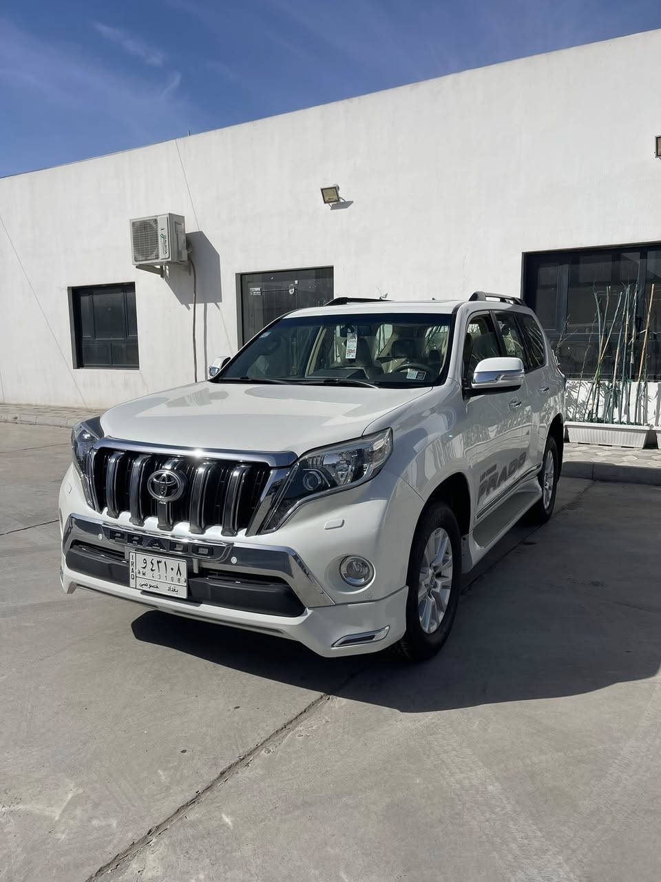 السلام عليكم تويوتا برادو كويتي موديل 2015 مكفوله كفاله عامه السياره VX الموصفات فوول الفوول دبل تانكي دبل سبير مري شفط ماشيه 174 الف كيلو كلشي ع البلاد بيه زراك ليت ليت زنون رقم بغداد تراي زيرو كشنين كهرباء جلد ثلاجه كشنات دتفئه تبريد سبعا راكب السياره بعد احلى من الصور بلحقيقه جديده بمعنه الكلمه سونار مرفق مع المنشور بس بارد باب الخلفي مال لسبير على كد شبر غيره ماكو كير محرك صدر تخم تاير كله جديد 
العنوان بغداد البياع السعر ب 34 وبيه مجال حك الجيه ***********/***********
