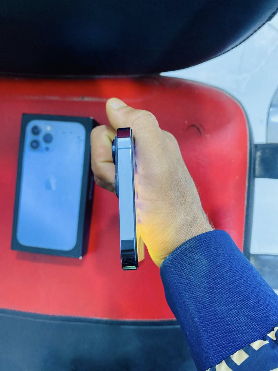 يالله 🤲🏻
متاح ايفون 13برو ماكس 
 نموذج M
كارتون ويا 
بطاريه 83 بلادي 
صرف لشحن فول 
ذاكره 512
الجهاز كلشي كامل 
مبدل شاشه اصليه تفصيخ 
نضافه 100‎%‎
كأمره ☑️
‏فيس ايدي ☑️
اتصال ☑️
صوت ☑️
سلاسه ☑️
السعر 600وبي  مجال بسيط 
مكان بابل شارع 80 👍🏻
*********** اتصل او واتساب
