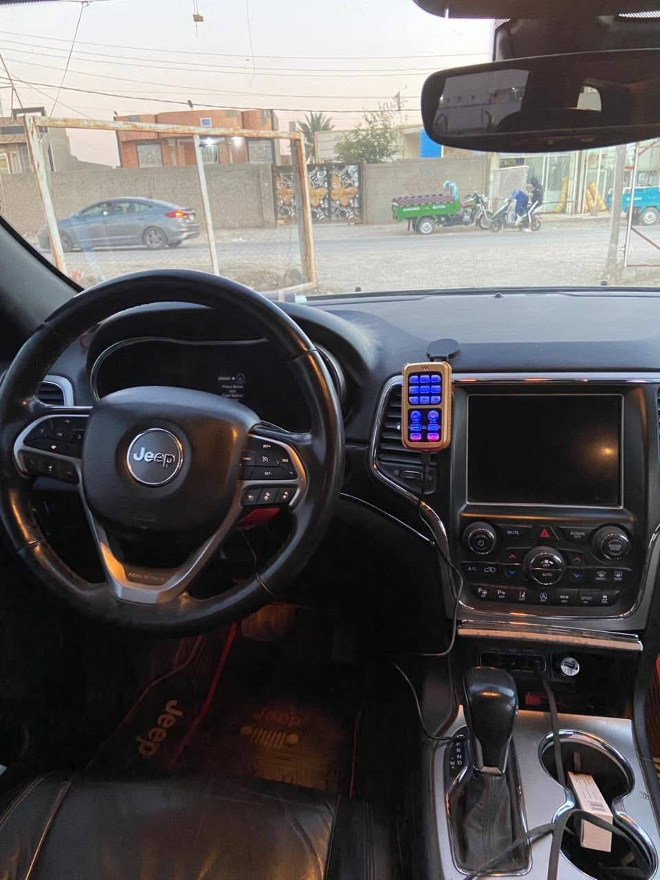 السلام عليكم

جيب كراند شيروكي 

مديل 2018

السيارة فول موصفات 

لمتد 

لايت زنون 

فتحة 

شاشه كبيرة كار بلي

جنطة كهربائية 

تحكمات موس 

حساس امامي خلفي جانبي

السياره فول للاخير صدر وحدادية جديد مبدلة

وتخم تاير جديد وحادثها بنيد وجاملغ وباب خلفي فقط 

السياره باسمي وتحويل نفس اليوم او ثاني ويوم

مكاني الحله البكرلي 

سعرها  190

***********
