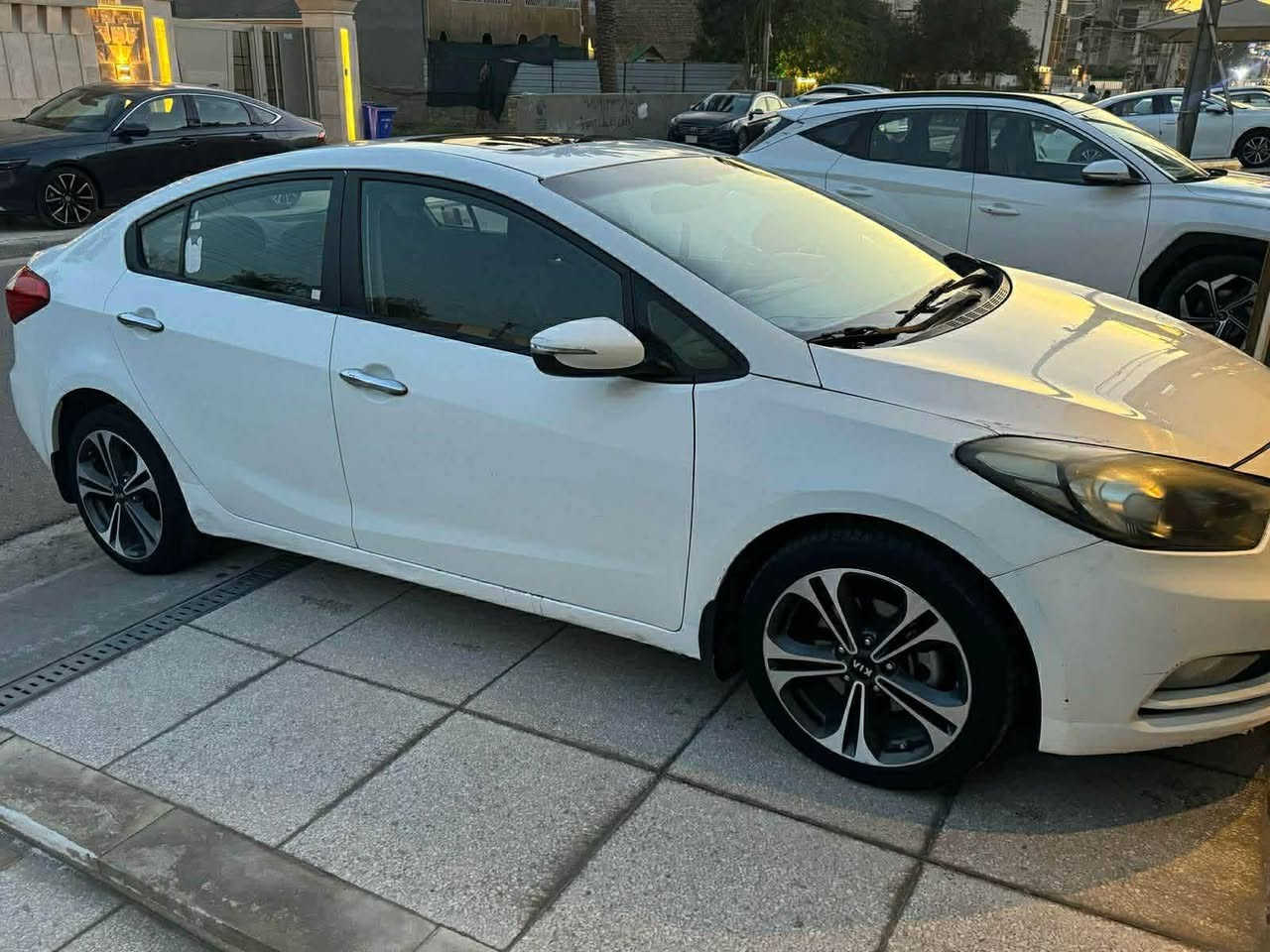 سيراتو ١٤ خليجي مكفوله من الصبغ قطعتين بارد فقط ممشى السياره ١٣٥ km
مكينه كير شركه 

حداديه جديده لايت زنون عدسه

السياره فتحه وتحكم وقطعتين تبريد وشاشه السعر 120وبيهه مجال جدا قليل السياره باسمي هزه جديده رقمي ***********
