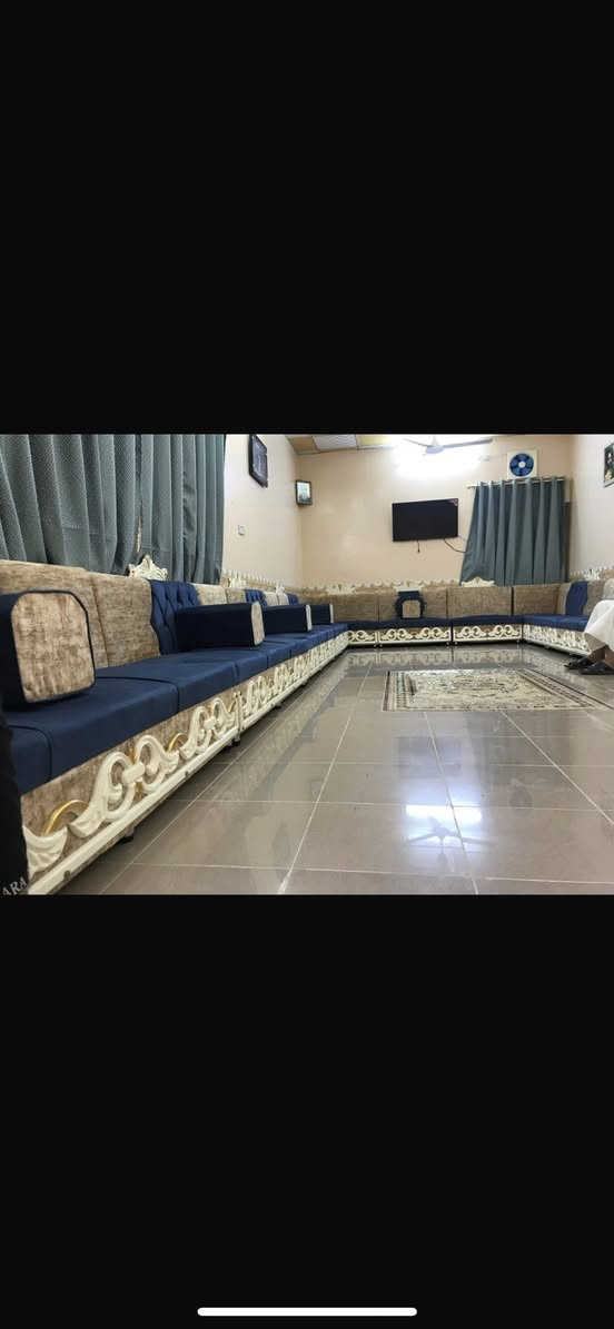 السلام عليكم 
الصور تتكلم عن الشغل 
نقدم كل انواع التصاميم انت فكر واحنى نسوي جلسات عربيه ديوان ايشي 🤍✨
يتوفر اكثر من 400 لون قماش وكلشي نكدر نسوي من الدرجه الاوله يضل عمر وياك👍🏼♥️
عنوان المحل/ حي العسكري امام شركه التوصيل
للتواصل واتساب ***********
