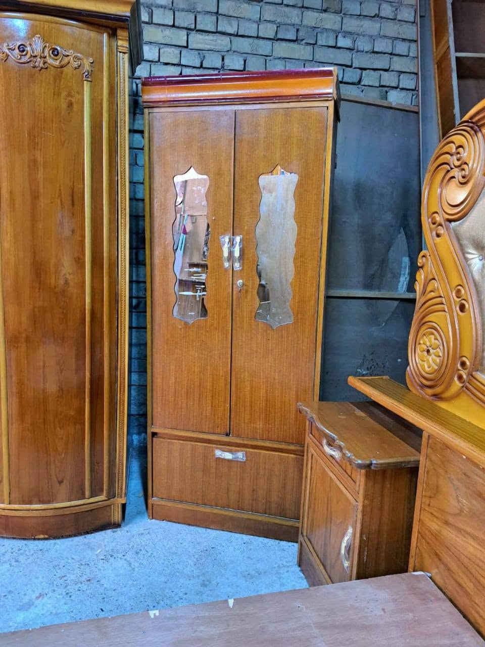 غرفه اخشاب حطاطه سعرها 650 وبيها مجال مكاني القريه الانكليزيه للاستفسار ***********
