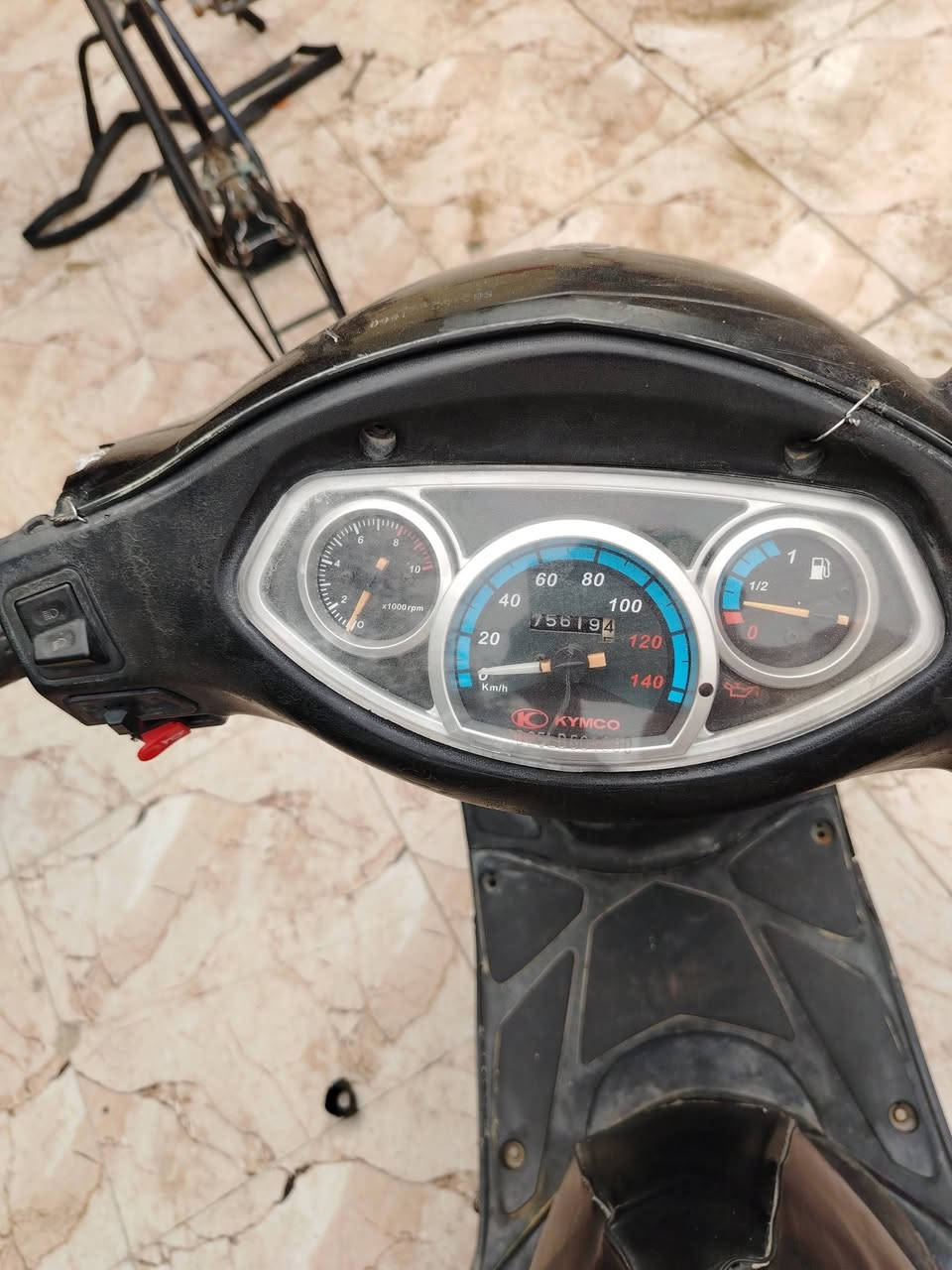 السلام عليكم دراجه جي 4 نظيفه دراجه نشطه شغاله كهربائيات شغاله السعر 200 وبيها مجال الرقم واتساب***********
