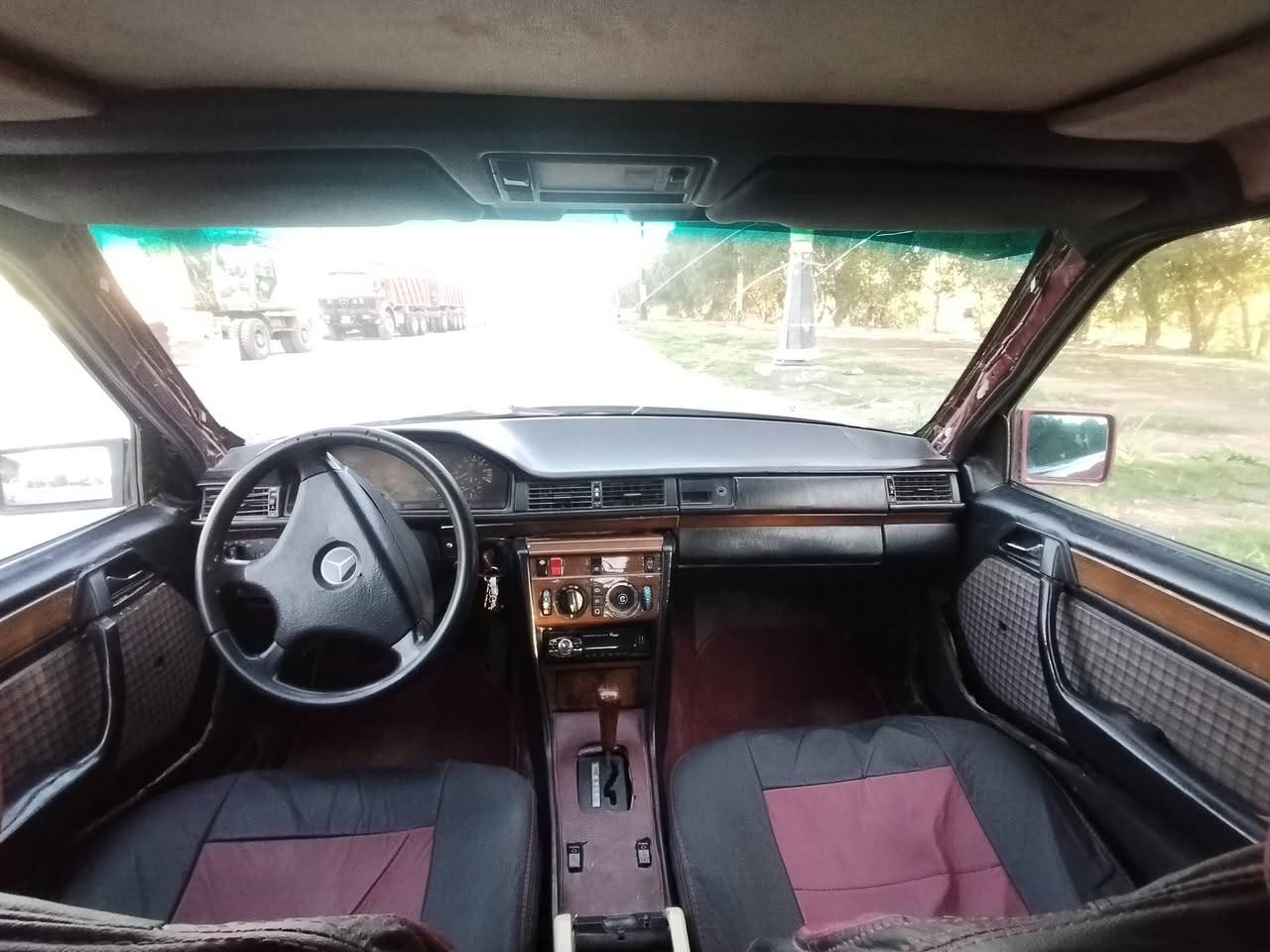 السلام عليكم للبيع مارسيدس حجم 300 موديل 91 مكينه ثنين ونص سنويتها لل 27
العنوان كربلاء للاستفسار اتصل ***********
