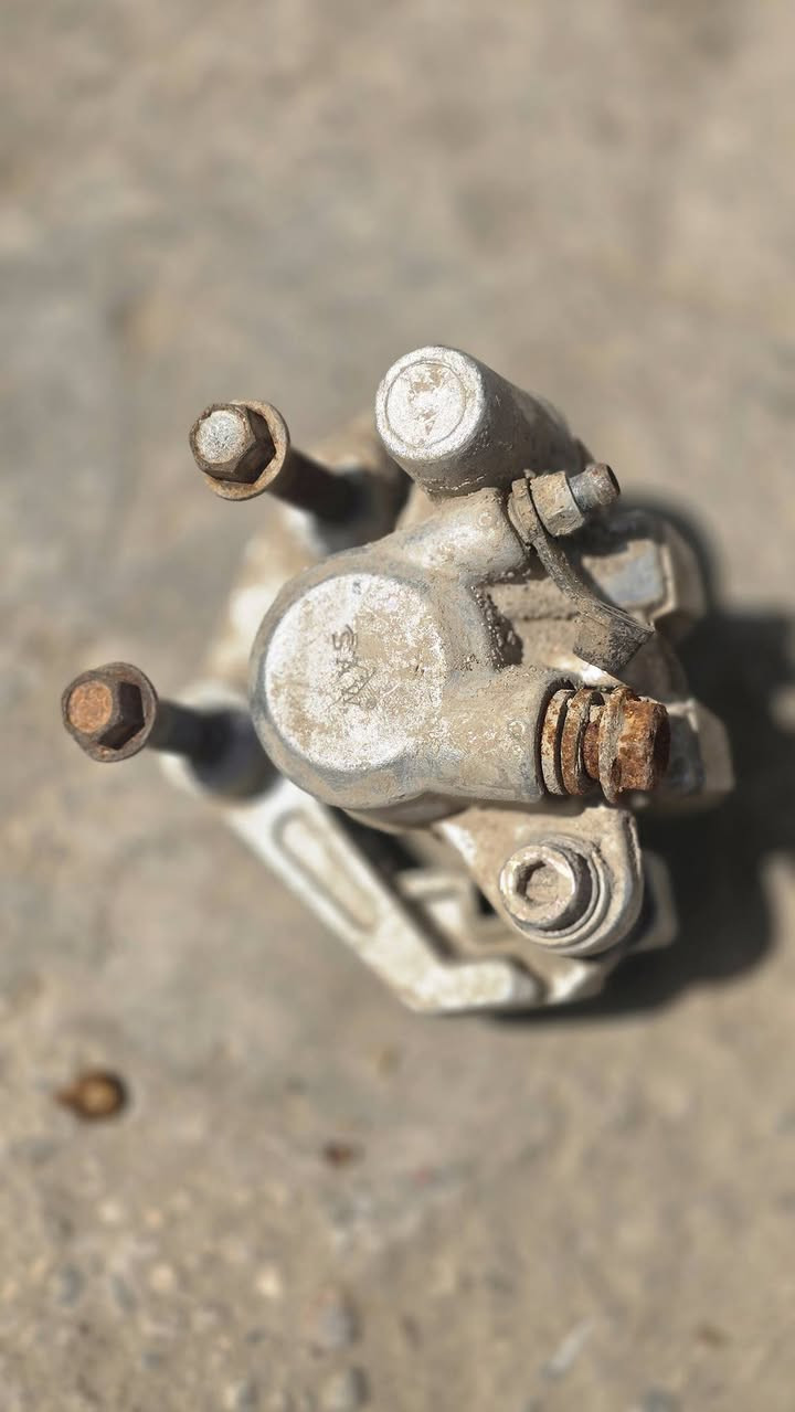 السلام عليكم غراض ماكس
زوج وياله كاملات امامي وخلفي ب ١٠ اثنيهن ب ١٠ قفل 
عقل رياضي مكفوال ب ١٥. قفل
كابريتر تجاري شرط شده اي خلل ترجعه ب ١٠ قفل 
ماكنيت شحن شرط الشحن 
هنرد ماكس ب ٥ قفل +فج اماي ٥ 
فيت بم ب ٣ قفل وذا شلعه بيك خير ودلل


**إذا كنت صاحب هذا الإعلان وتريد حذفه لأي سبب، رجاءا أرسل رسالة إلى الدعم الفني**