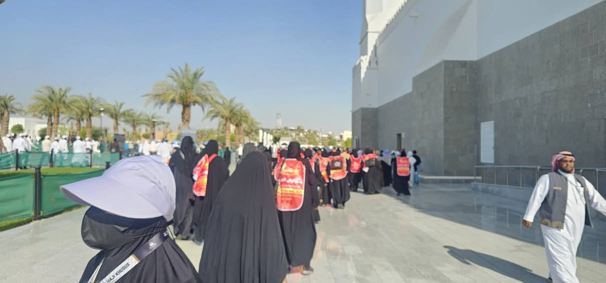 لكل مشتاق لبيت الله الحرام 🕋 رحلاتنا متواصلة طيلة الموسم مع شركة نوارس المدينة برفقة الحاج حامد رشيد تجد كل ما تريد من خدمات متميزة للحجز تواصل معنا على الارقام التالية :
*********** ☎️
*********** ☎️
