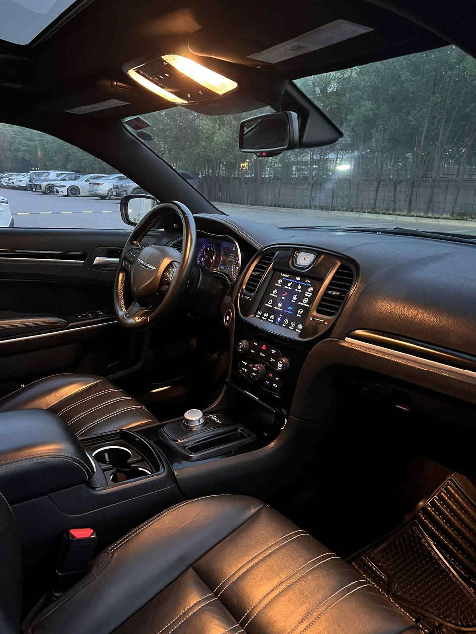 موديل 22s 
ماشيه ٥١ mi
حادث موضح بلصور صبغ فقط جاملغ خلفي والثاني بي بارد بدون ايرباك
مواصفات فول
بانوراما
حساس امامي وخلفي
رادار جانبي
دكمه سبورت
السياره جداً جديده 

السعر 298 $  بي مجال جداً قليل ..

*********** واتساب
