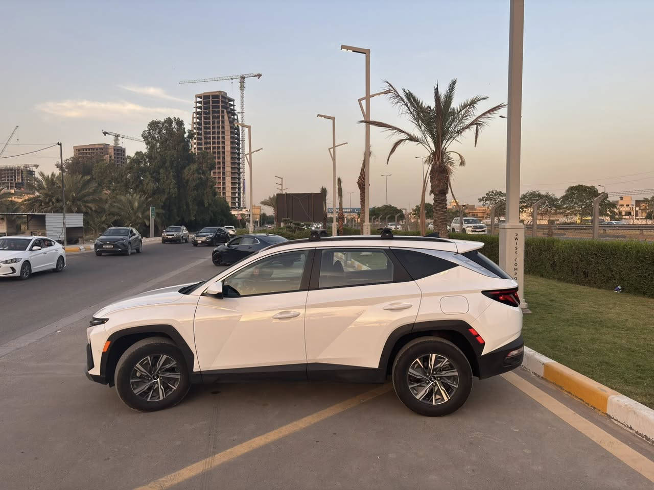 توسان هايبرد امريكي 2024 محدث شكل جديد  2025 
فئة HTRAC
كفالة من صبغ وتبديل وبارد فقط دعامية امامية مبدلة اصلية نفس لون 
بيها رصعه بالصندوك وشخط باخشم بنيد ورصعه باب خلفي جهه سكن كلهن صارن بالنقل سيارة نظيفة وجديدة 
حادث  دعامية امامية وايرباك دركه فقط 
مواصفات :
محرك 1600 تيربو 
كير بيانو 
تحكم تبيرد فول لمس
فول تحكم ستيرن 
دخول ذكي
بصمة تشغيل وتشغيل عن بعد 
ماشية ١٨ الف كم فقط 
كشن كهرباء 
قطعتين تبريد 
كشنات وستيرن تدفئه 
قيادة ذاتيه تحديد مسار رادرات 
٣ انظمة قيادة 
شفتات كير بالستيرن 
جنطه كهرباء 
سايد بريك كهرباء 
اوتو هولد دكمه 
نقاط عمياء بالمري الجانبية 
سيارة اقتصادية جداً
وبعد هواي مواصفات مذكرتهن
رقم بغداد باسمي شرط تحويل ثاني يوم 
سعر 210 ورقة مجال بسيط 
مكاني بغداد الغزالية 
***********
