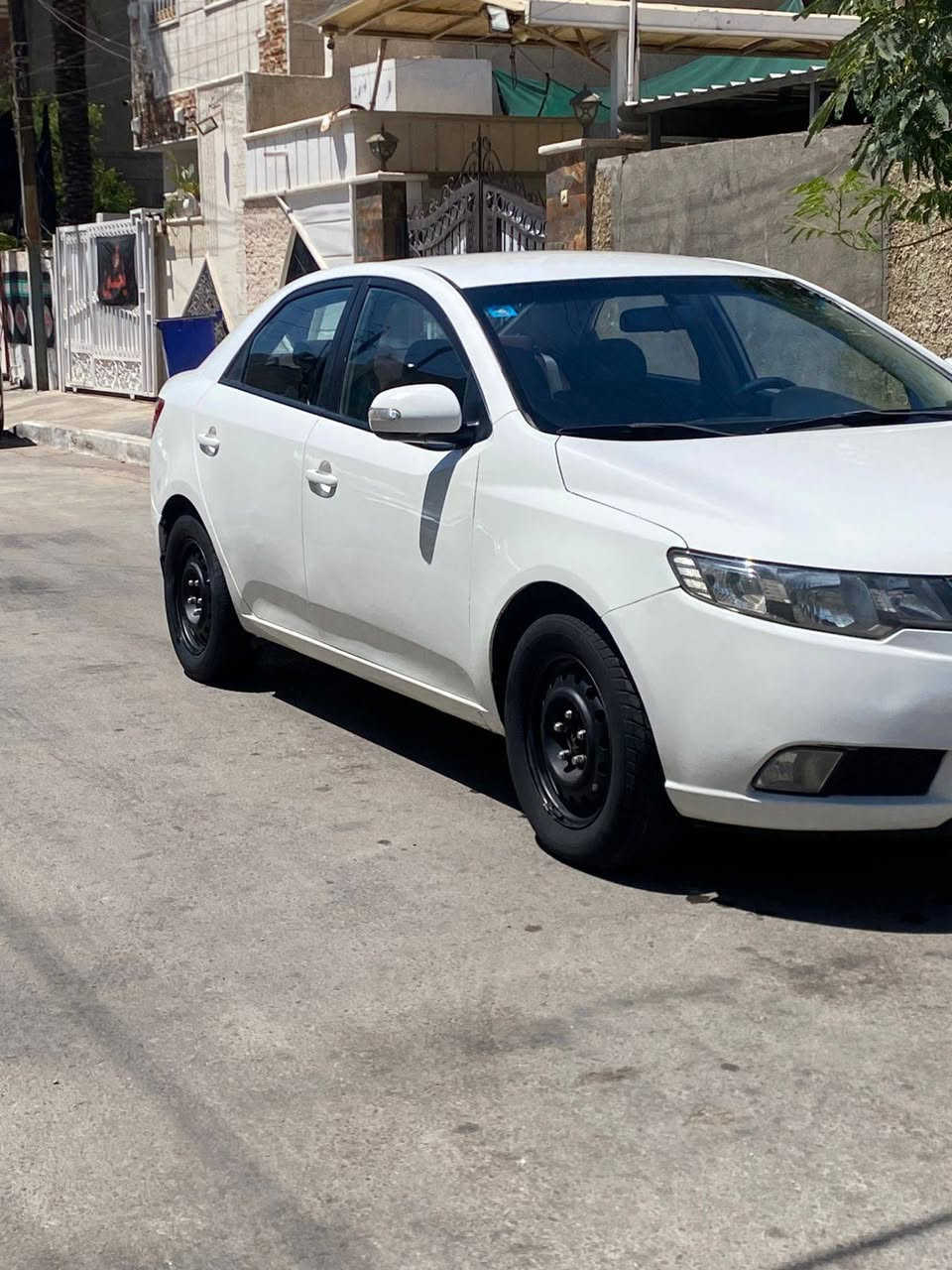 السلام عليكم للبيع كيا سيراتو ٢٠٠٩ خليجي سياره ماشيه ١٢٠ الف حقيقي مكينه بلاديه ممفتوحه كير بلادي  سياره دواخله جديده بيه صبغ مكانت ولدواخل مكفوله والقماره ولتكم مكفولات سياره كله بلاديه بدون اي تبديل السعر 90 وبيه مجال للستفسار‏‪*********** بغداد الطالبيه بغداد, العراق
