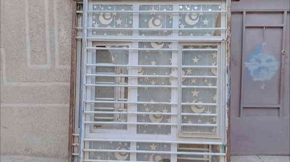 سلام عليكم،
عندي شبابيك عدد 4 الطول/مترين

العرض / متر ونص 

السعر 350 وبيها مجال، 

المكان مدينه الصدر قرب الاورزدي قطاع 23،

الاستفسار، ***********

مستعجل على البيع
