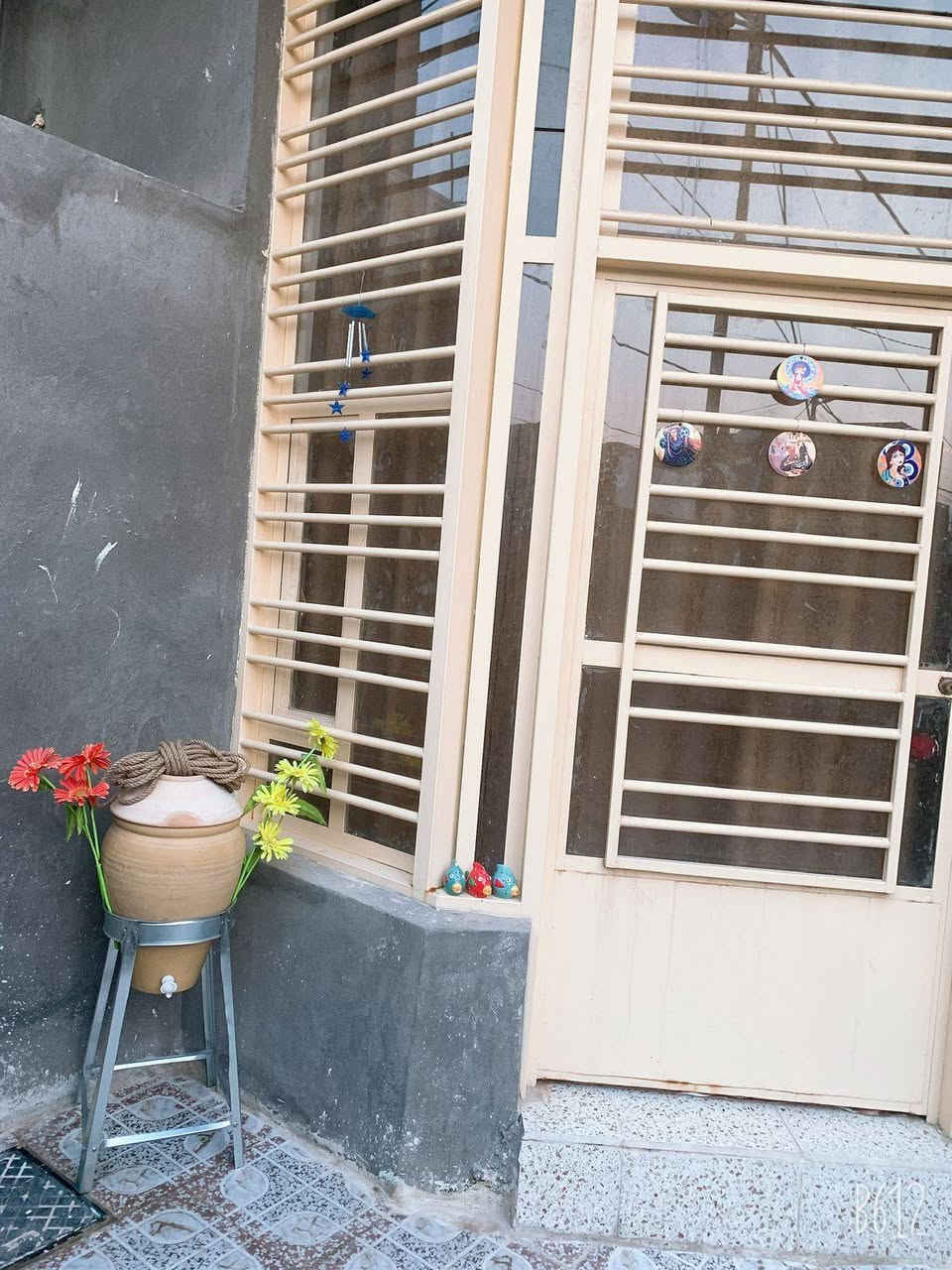 اللهم صلي على محمد وآل محمد
⛔ دار للبيع 🏛️   
📍 العنوان :  حي  الفرات  شارع الصب 
📈 المساحة   100مربع
⛔الواجهه  8 *12 كونكريت 
يتكون من
- غرفة نوم  
- صالة  
_ مطبخ 
- استقبال 
- مطبخ
_صحيات 2
☎️ للأستفسار والمعاينة الاتصال على :
***********
الرقم يحتوي على واتساب 
📍 زيارة مكتبنا الكائن في : حي الصدر الاول السايدين قرب مطعم كباب نذير 
📥 مكتب أدم
#عقار_للبيع #اكسبلور
