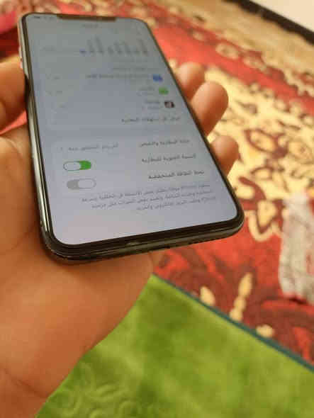 ايفون 11 برو ماكس ذاكره 256 بشخط جوه ما مبين ولا مؤثر سعر 300 وبيه مجال قليل مكاني  سوق الشيوخ ***********
