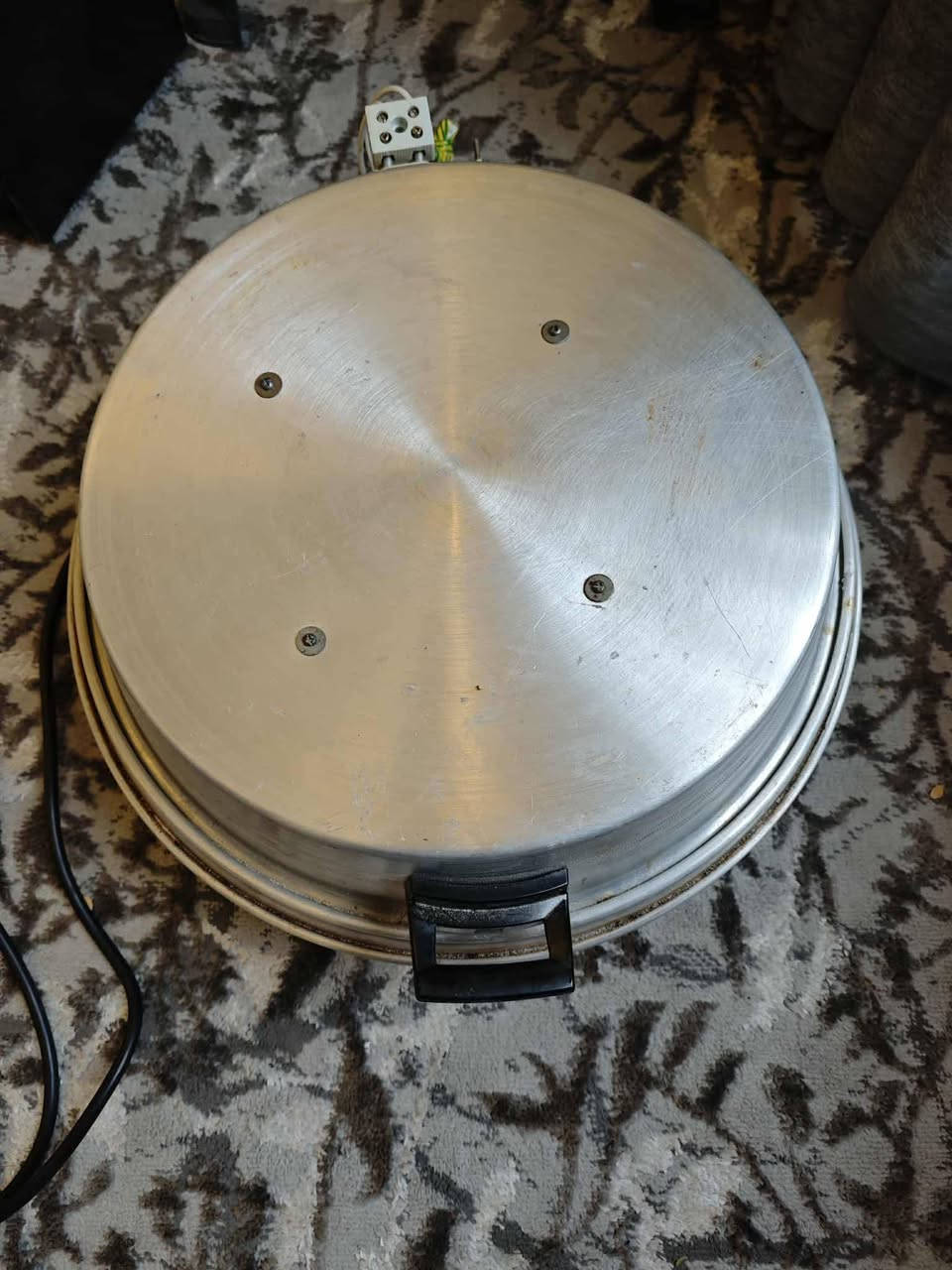 ثلاجة وغساله وتنور للبيع  ((ثلاجه شرط تجميد وتبريد نضيفه سعر 90 ))غساله حجم كبير  شرط غسل وتنشيف سعر 88 بيها مجال ))تنور نوعيه ثقيل  مستخدم مرتين اخذتو ب30 اريدو  ب23)))))))***********
