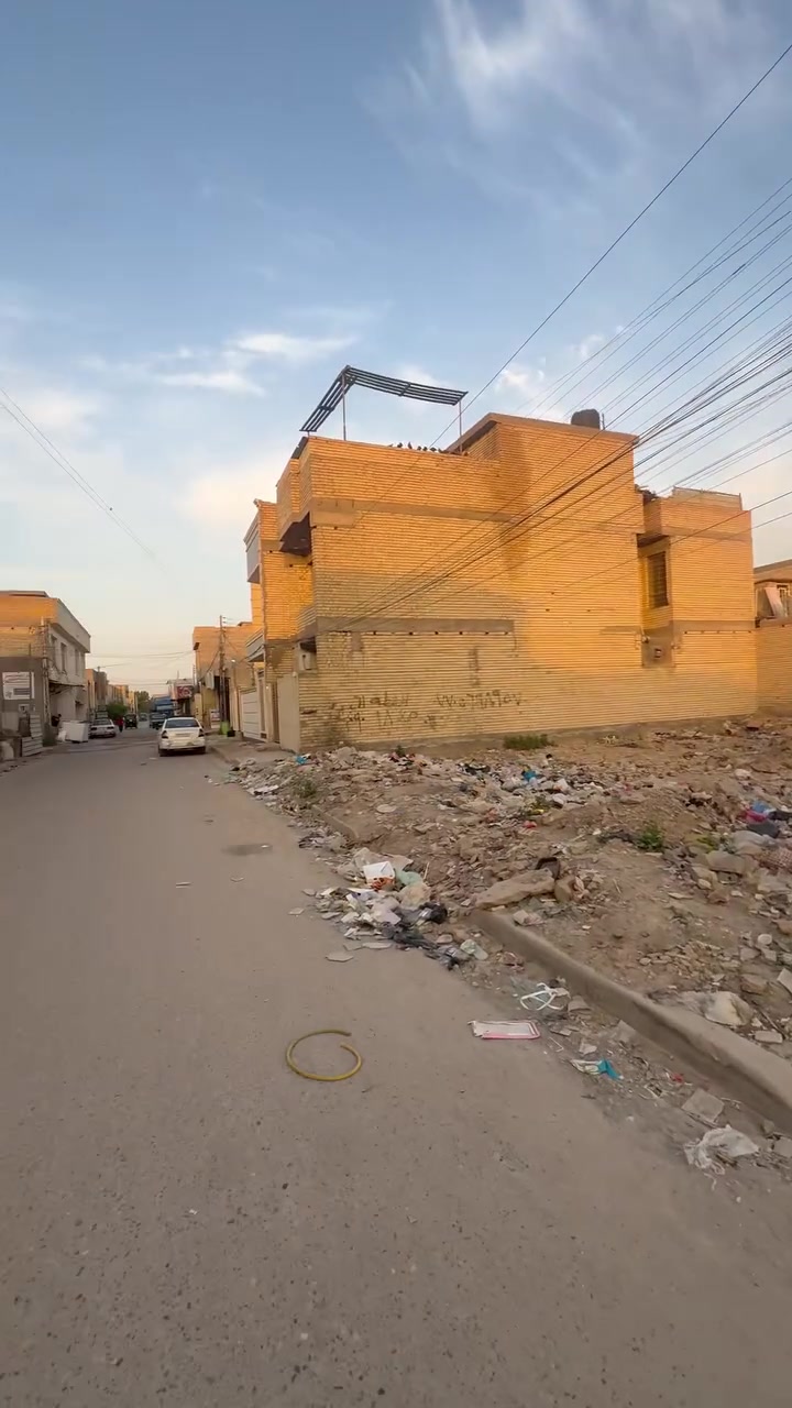 قطعة ٢٣٠ متر واجهة ١٠ ونزال ٢٣  تجارية ع الشارع الرئيسي بصف الركن ترهم محلات عقد زراعيّ مكاتبة دلال فقط نهاية الاربع شوارع النفطية شارع سكلة الركابي الفرع الثالث السعر (140)وبيهة مجال بسيط استفسار ***********
