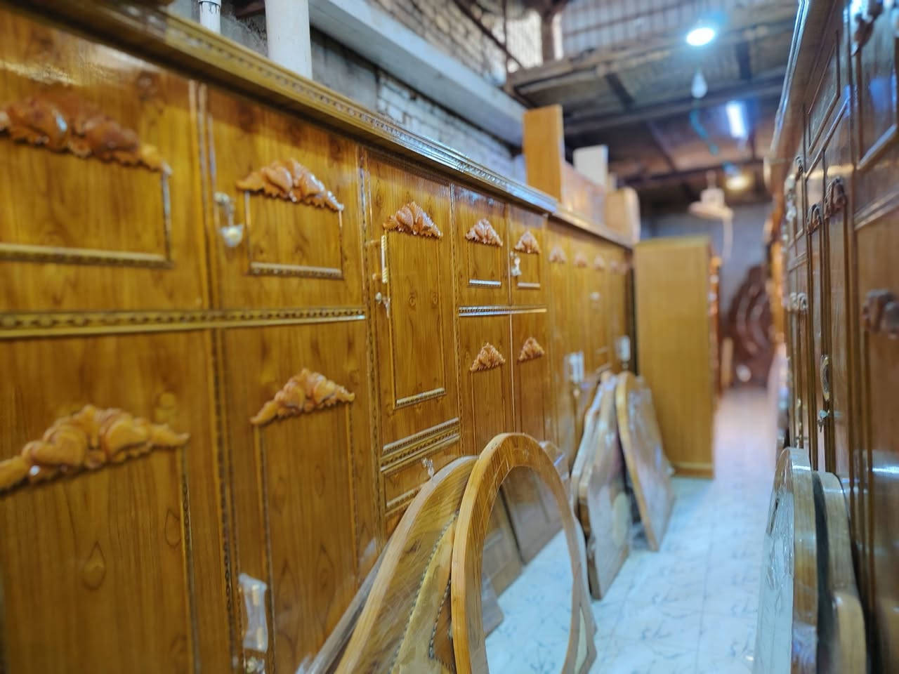 السلام عليكم معمل ومعرض الانوار للثاث
بيع غرف النوم والكنتاتير 
والبوفيات 
كنتور بابين 
كنتور ٣باب 
كنتور 4باب 
كنتور 5باب 
كنتور 6 باب 
غرف نوم 
بوفيات مترين 
بوفيات متر ونص 
بوفيات مترين ونص 
بوفسات ثلاثه متار 
كلشي موجود مراسله الواتساب 
***********
