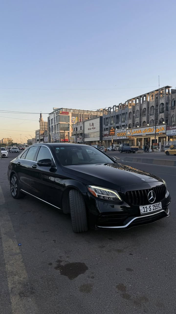 السلام عليكم 
للبيع او للمراوس 

مارسدس c300 
الموديل 2021 
اللون الاسود 

حادثها صبغ بنيد بدون دواخل
ايرباكات كلها سليمة بلادية + صور الحادث بالمنشور 

المواصفات 
فتحة سقف 
رادارات نقاط عمياء 
سماعات برومستر
انارة محيطية 64 لون 
تدفئة مقاعد تحكم مقاعد كهرباء 
ستيرن كهرباء 
ماوس 
وباقي المواصفات المعروفة 

السعر اتصل وتدلل 

رقم بغداد باسمي 
للاستفسار 
***********
