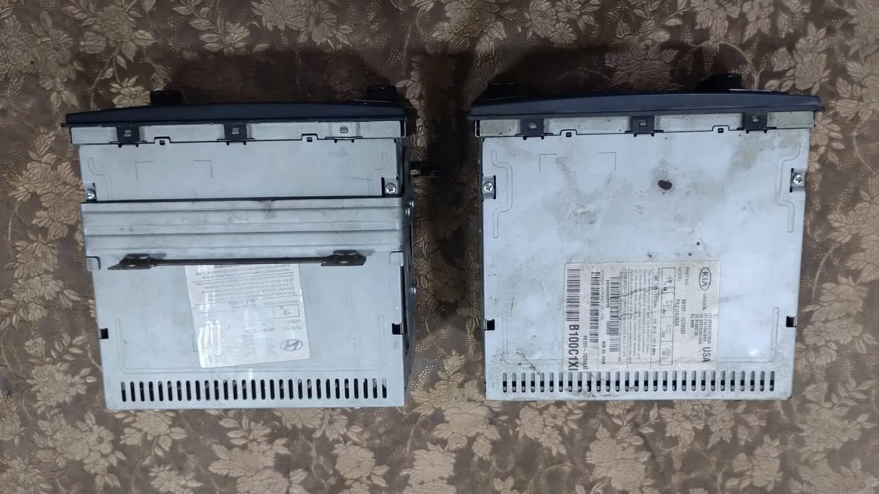 مسجل كيا ريو للبيع واحد شغال شاشة حمرا وثاني بي عطل ***********
