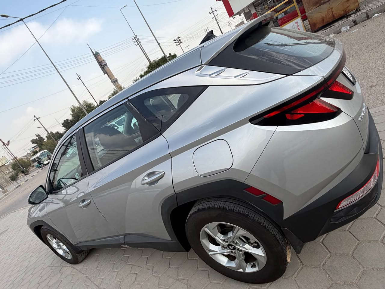 توسان للبيع وارد امريكي حادث باب خلفي فقط 
للاستفسار 
*********** البصرة, العراق
