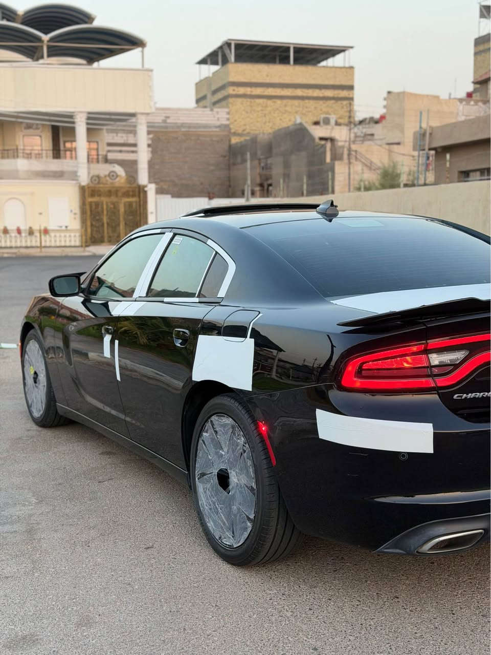 السلام عليكم ورحمة الله 
دوج جارجر خليجي 2018 sxt بلص كفالة عامة ١/١
فول مواصفات للاخير 
السيارة صارلها يومين من اشتريتها من اربيل  واليوم وصلت بناقلة من شركة اقليم كردستان 
سبب البيع واكع بظرف صحي بعيد الشر عنكم 
السيارة بعدها حتى بلاينونها من اربيل 
السيارة خليجي مواصفات الفول كلش 6 سلندر السيارة مكينة كفالة وكير كفالة وبدي كفاله عدا بارد بالداير الخلفي فقط  
السيارة رادار جوانب  لد امامي وضبابي لد خلفي حساس خلفي  رقم شمالي جديد سنوية لغاية ٢٠٣١ تريد تحويل او وكالة  
السيارة فتحة وخزن ماموري كشن كهرباء كشن تبريد وتدفئة كلاصات تبريد وتدفئة شاشة جبيرة   كشن لونين بيجي واسود مع الابواب 
تبريد خلفي. السيارة فول مواصفات للاخير   شنو الي بالك بيها 
السيارة الله يشهد علي ماخذها ٢٣٧ مع النقل 
هسة رايدها ب ٢٢٨ وبيها مجال
مكاني بصرة قبلة  
رقم الهاتف *********** البصرة, العراق
