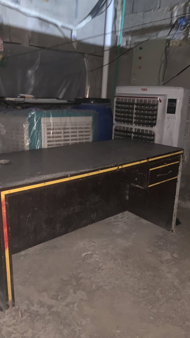 الغراض للبيع ميز مكتبة ب٥٠ الف ومبردات عدد ٣ ب١٥٠ الف ومكنسه كهربائيه ب٢٥ الف مكاني حي اور السعر خاص اتصال ***********
