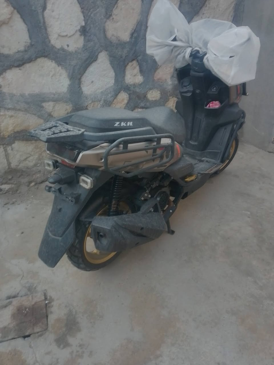 السلام عليكم دراجه همر للبيع موديل ٢٠٢٥ جديد مامفتوح بيه ولا برغي باب الاول العنوان  بابل يم المحكمه الجديده هذا رقمي *********** السعر ٨٠٠وبيه مجال
