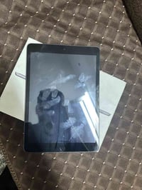 ايباد 9 ذاكره 64 نظافه 90  جهاز كلش حلو بطاريه 93 جهاز كلش نضيف مبدل ب...