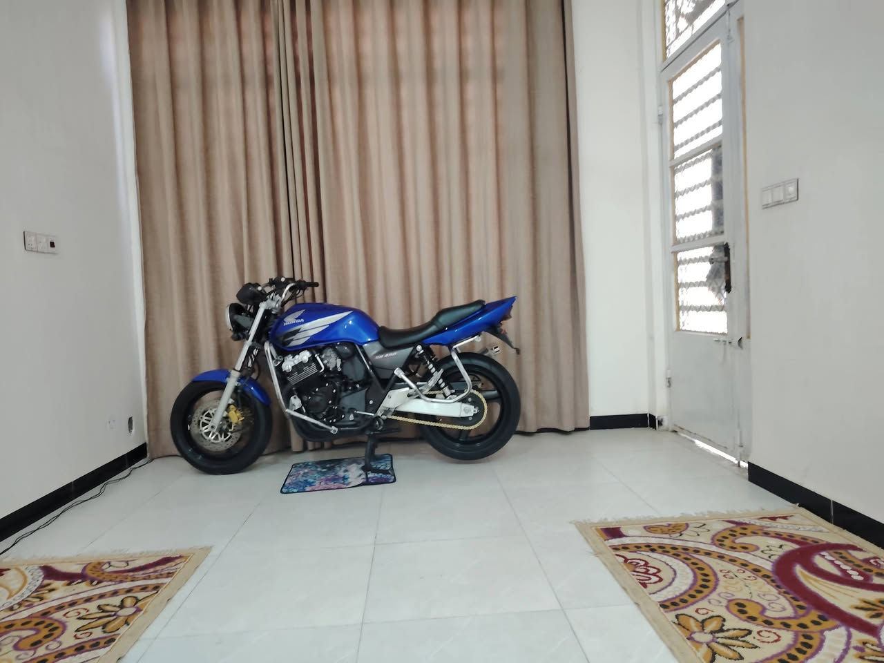 سلام عليكم سيبي جيل ثاني 8والف  للبيع كفاله عامه من لزلغ نازله من التميمي نص نكره مامتعبوه  الدراجه مضمومه ماطالعه شماليه السعر 18بيه مجال أذا  الدراجه بس مكاتبه سويلكه بيه يمته ماينفتح الترقيم  قرار 48تروح ترقم تشوفه غاليه عليك لا تراسل الجديد غالي والي ماعنده ياخذه بلاش  مجال مكاني ميسان ***********
